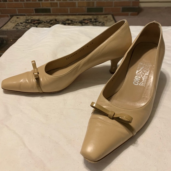 Salvatore Ferragamo Shoes - Sz 8 Ferragamo Nude Leather Bow Pumps kitten heels